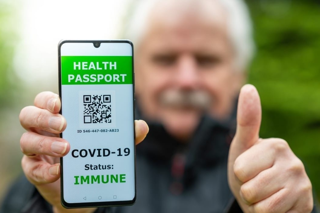 Chau Au trien khai ho chieu vaccine dien tu hinh anh