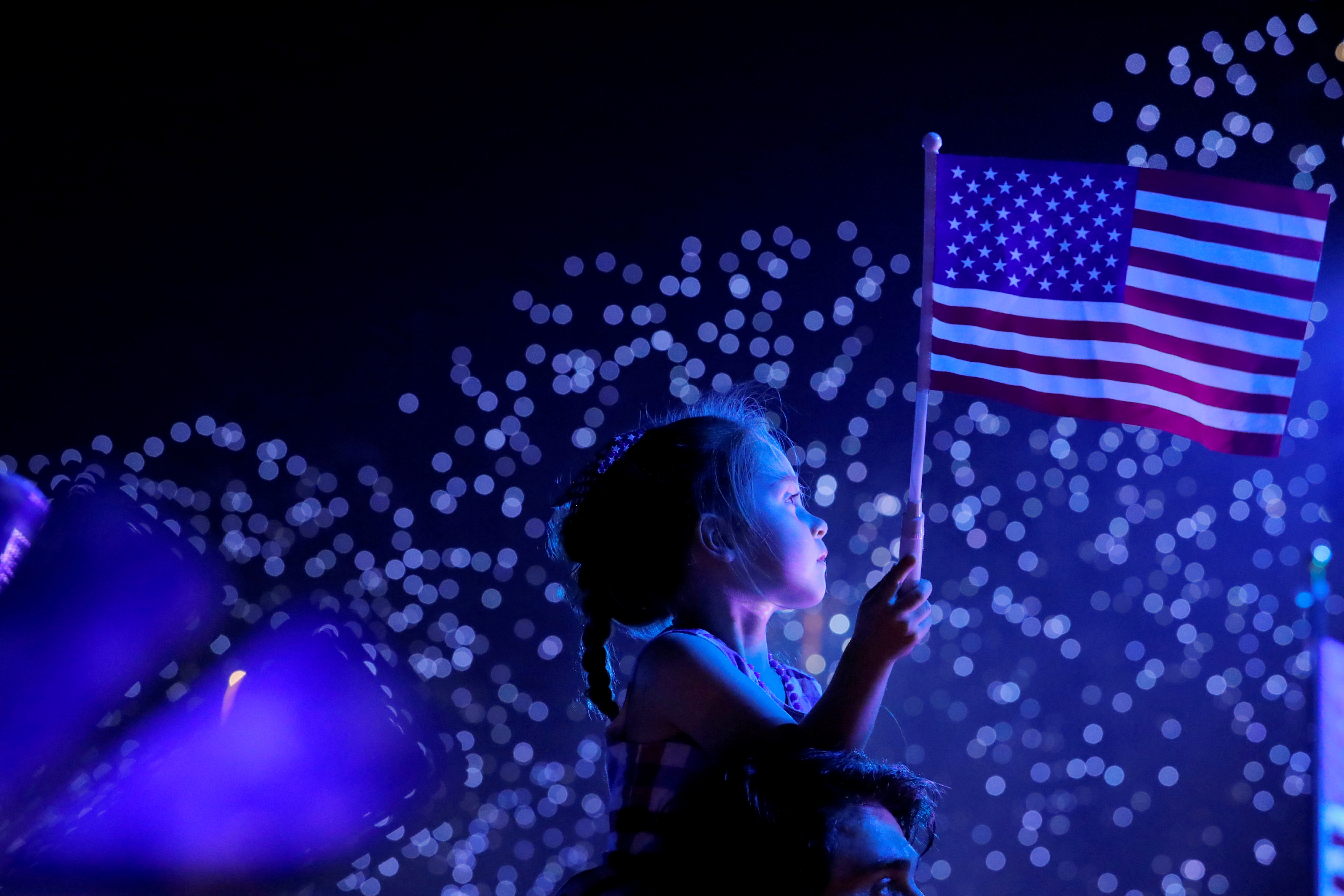 Hang chuc trieu nguoi My xuong duong mung quoc khanh hinh anh