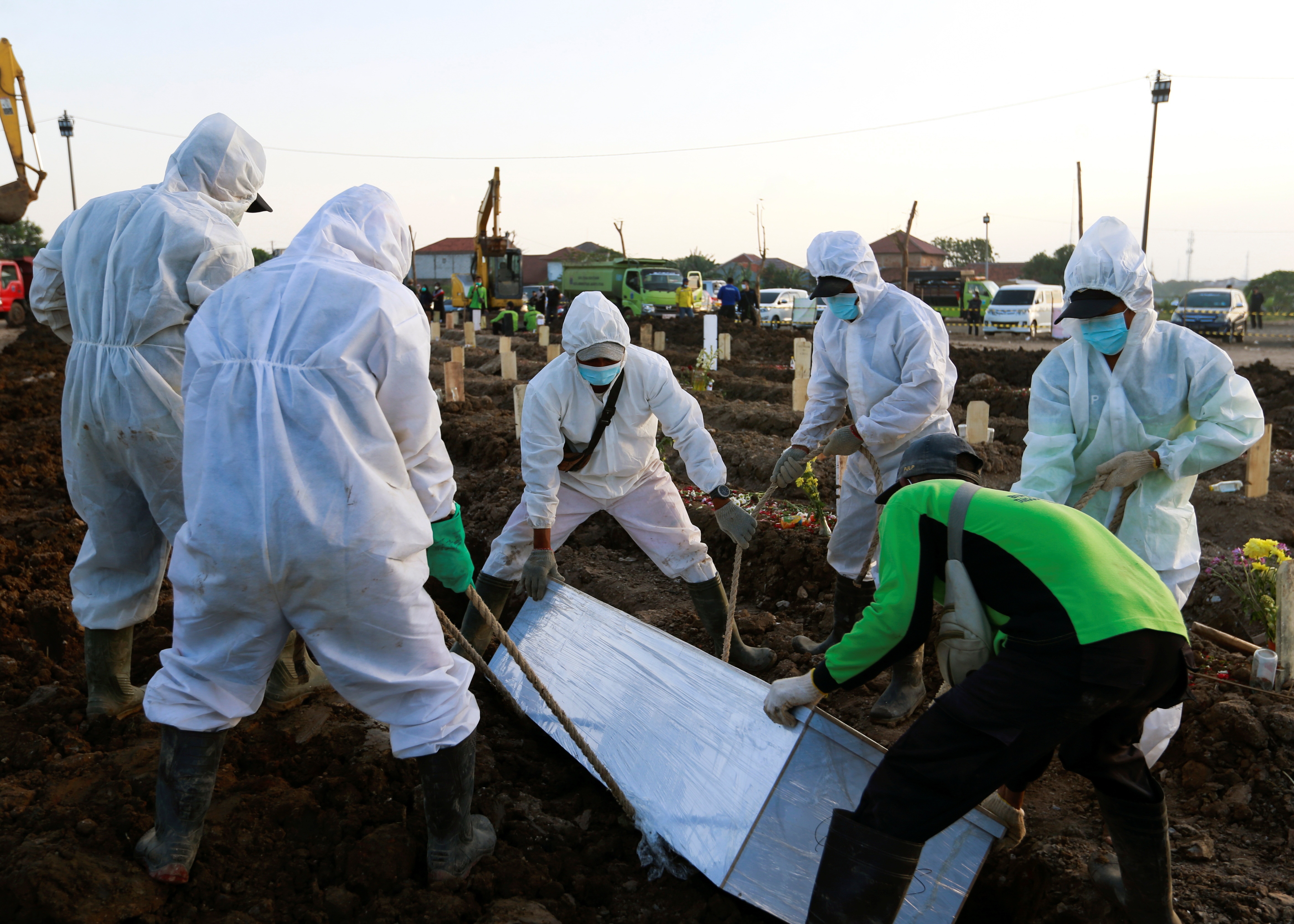 Indonesia vuot An Do, tro thanh o dich Covid-19 lon nhat chau A hinh anh