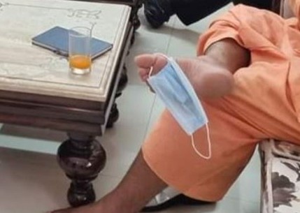 Buc anh gay phan no o An Do giua dai dich hinh anh