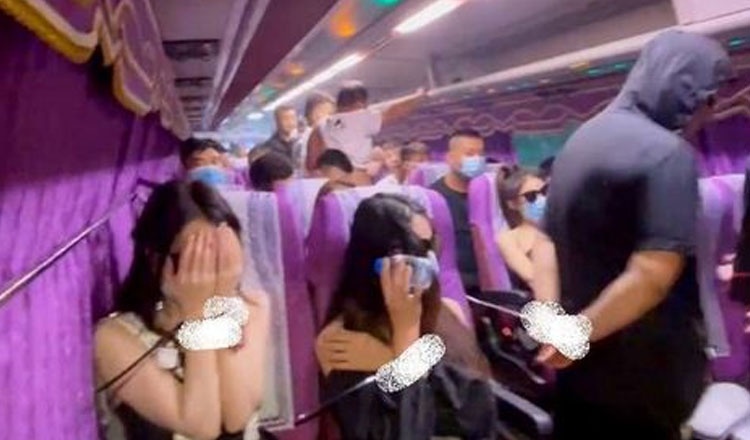 Campuchia bat 87 nguoi Trung Quoc tu tap trai phep o hop dem hinh anh