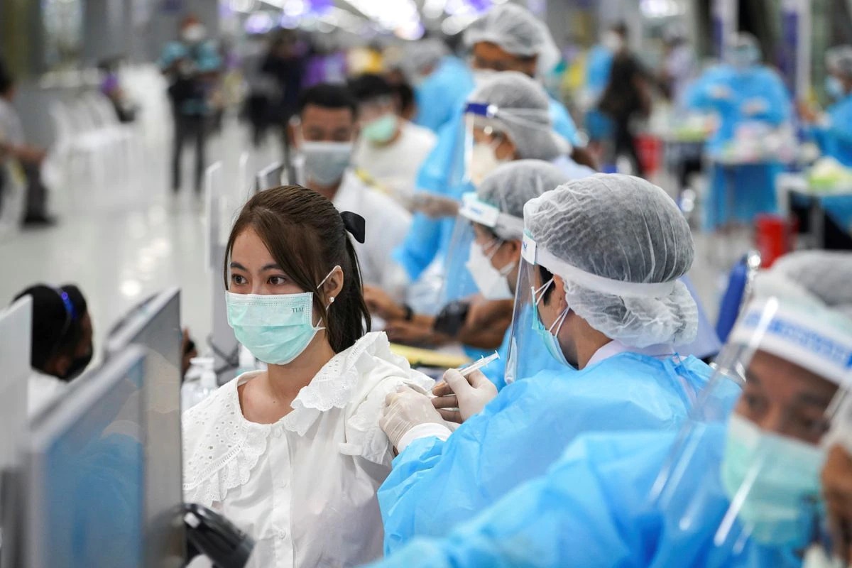 Cuoc chien chong dich 2 mat tran o Dong Nam A hinh anh