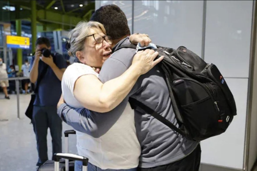 Nguoi My tro lai Anh: 'That kho de noi nen loi' hinh anh