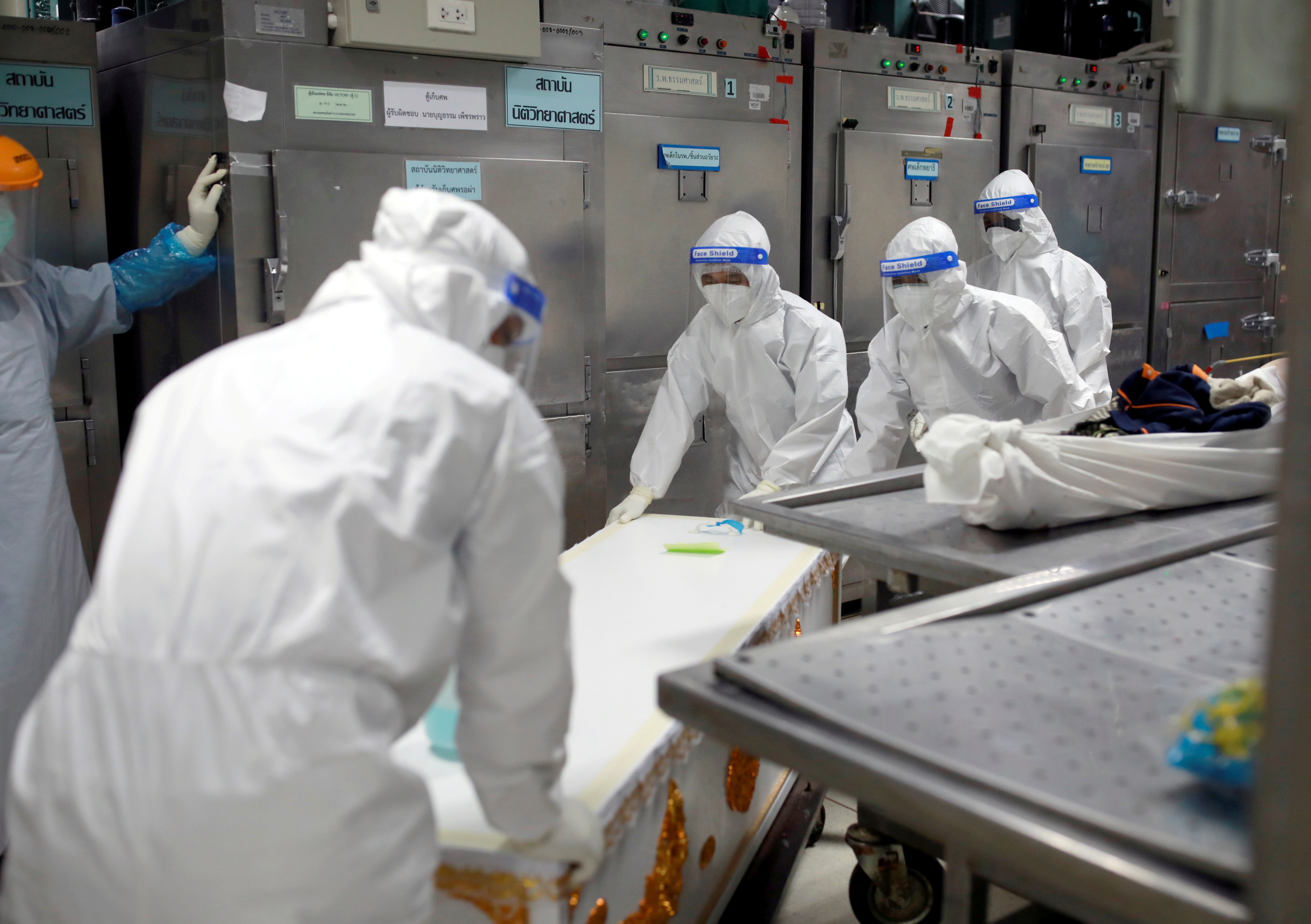 My ghi nhan hon 100.000 ca mac Covid-19 trong mot ngay hinh anh