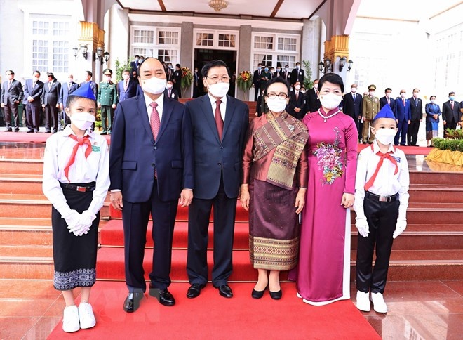 Nguyen Xuan Phuc tham Lao anh 5