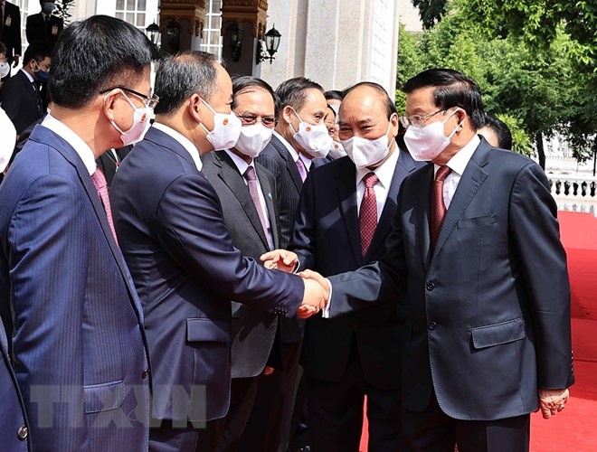 Nguyen Xuan Phuc tham Lao anh 6