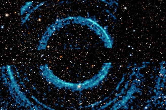 Phat hien cac vong phat sang ky la gan mot ho den vu tru hinh anh