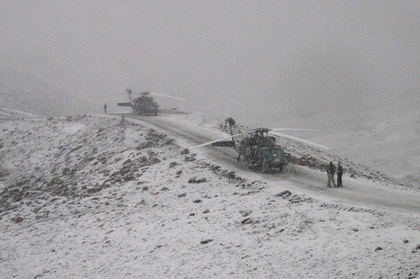 thong dich vien cuu Biden bi bo lai anh 2