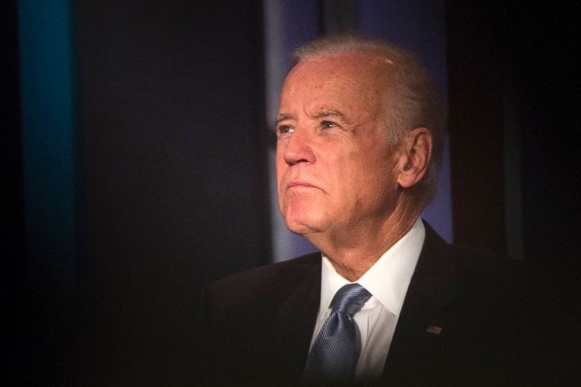 Thong dich vien tung cuu ong Biden bi bo lai o Afghanistan hinh anh