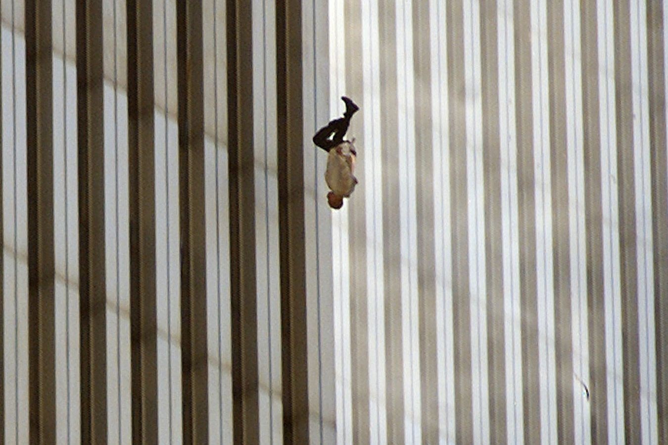 Loi ke tac gia buc anh 'nguoi dan ong roi' trong vu khung bo 11/9 hinh anh