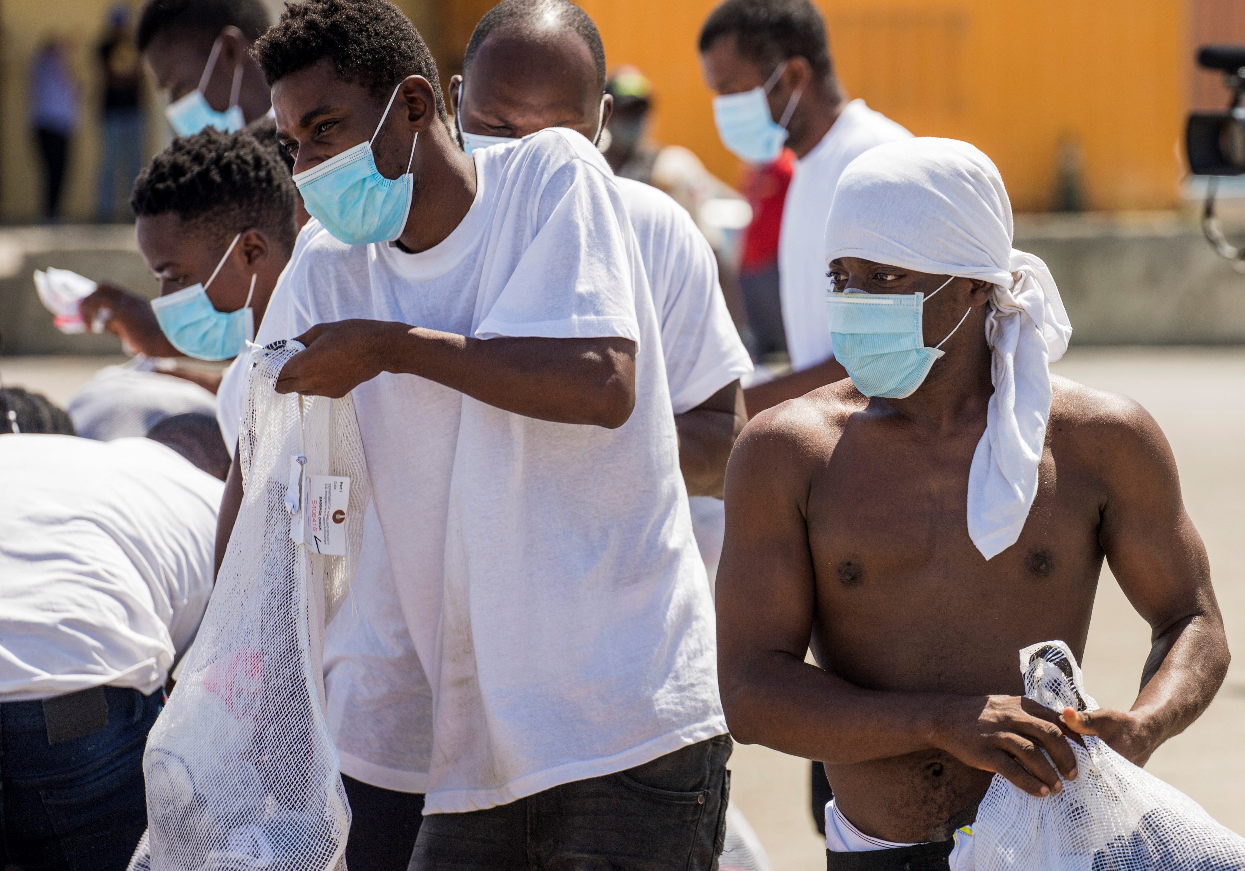 nguoi Haiti bi truc xuat anh 6