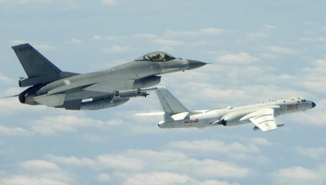 Trung Quoc dieu may bay vao Dai Loan anh 1