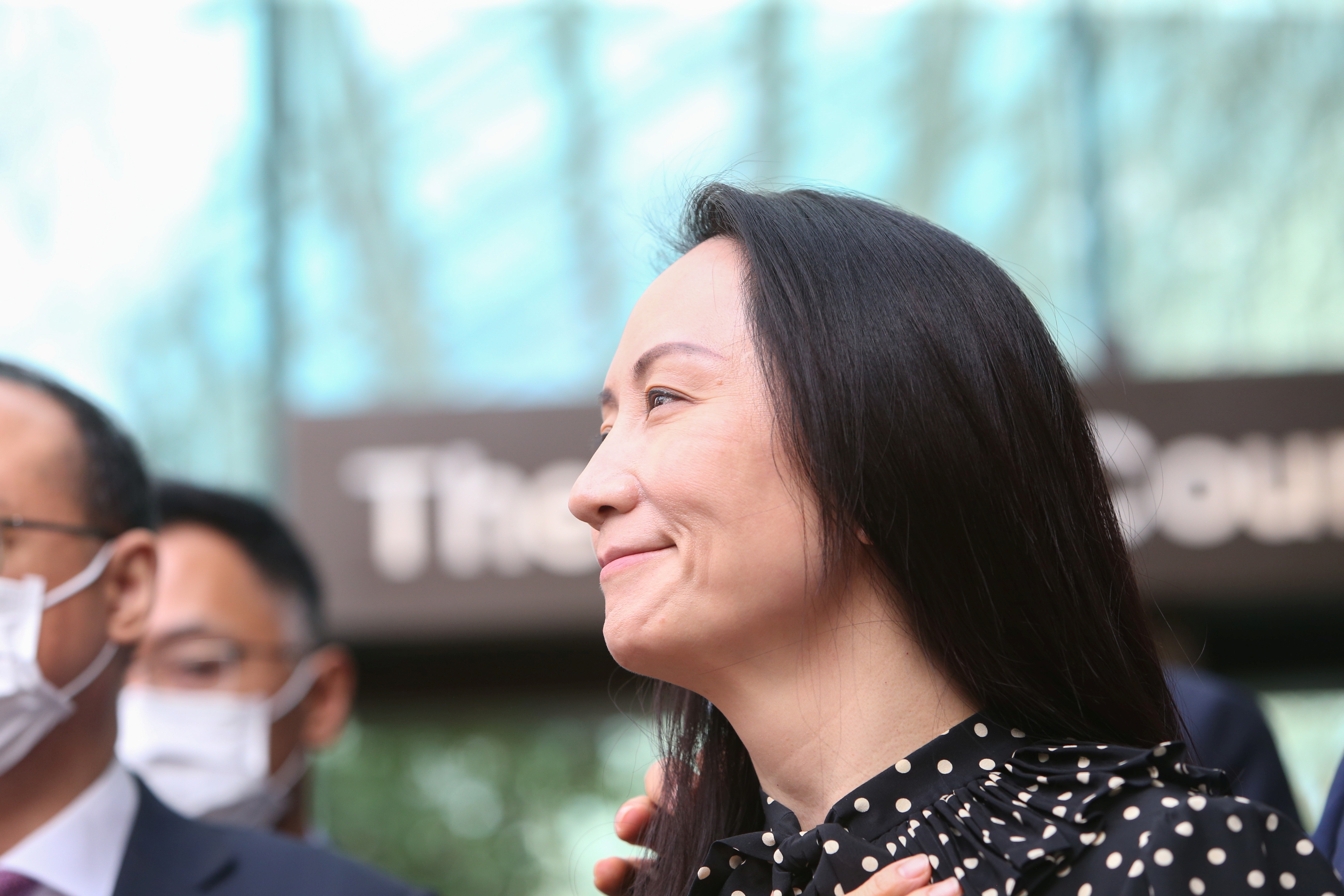 Manh Van Chau noi ba 'ua nuoc mat' tren chuyen bay ve Trung Quoc hinh anh