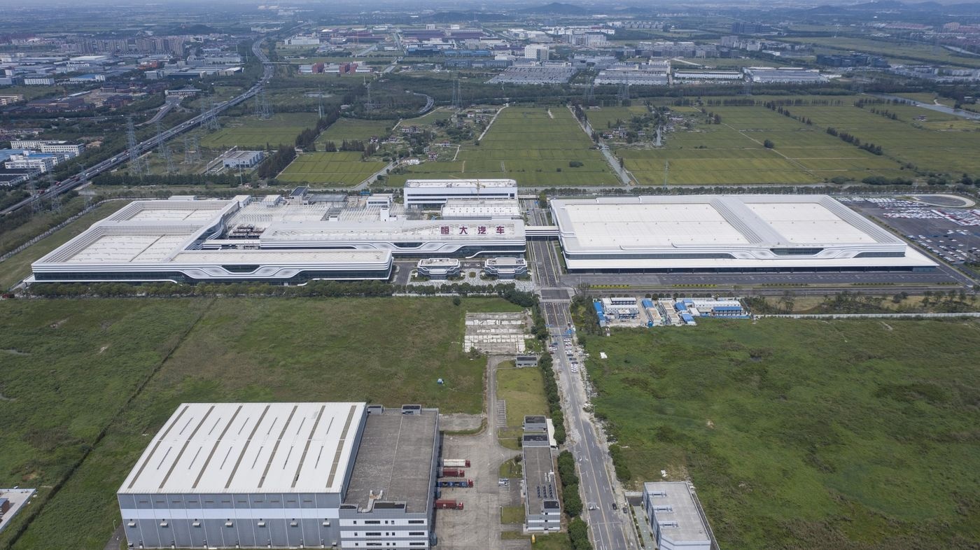 Evergrande pha san anh 1