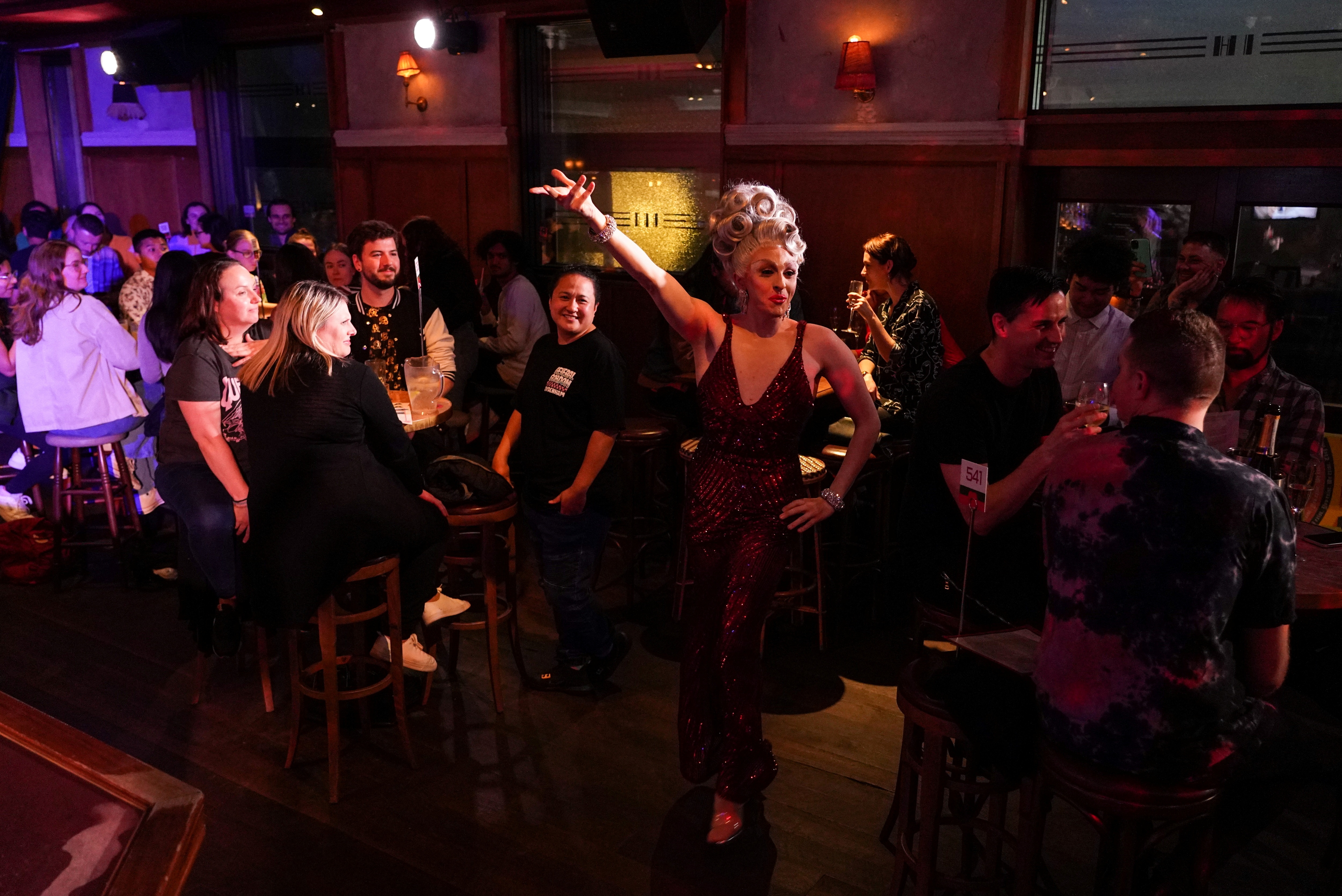 Nguoi dan nhieu nuoc 'song chung so hai' voi Covid-19 hinh anh