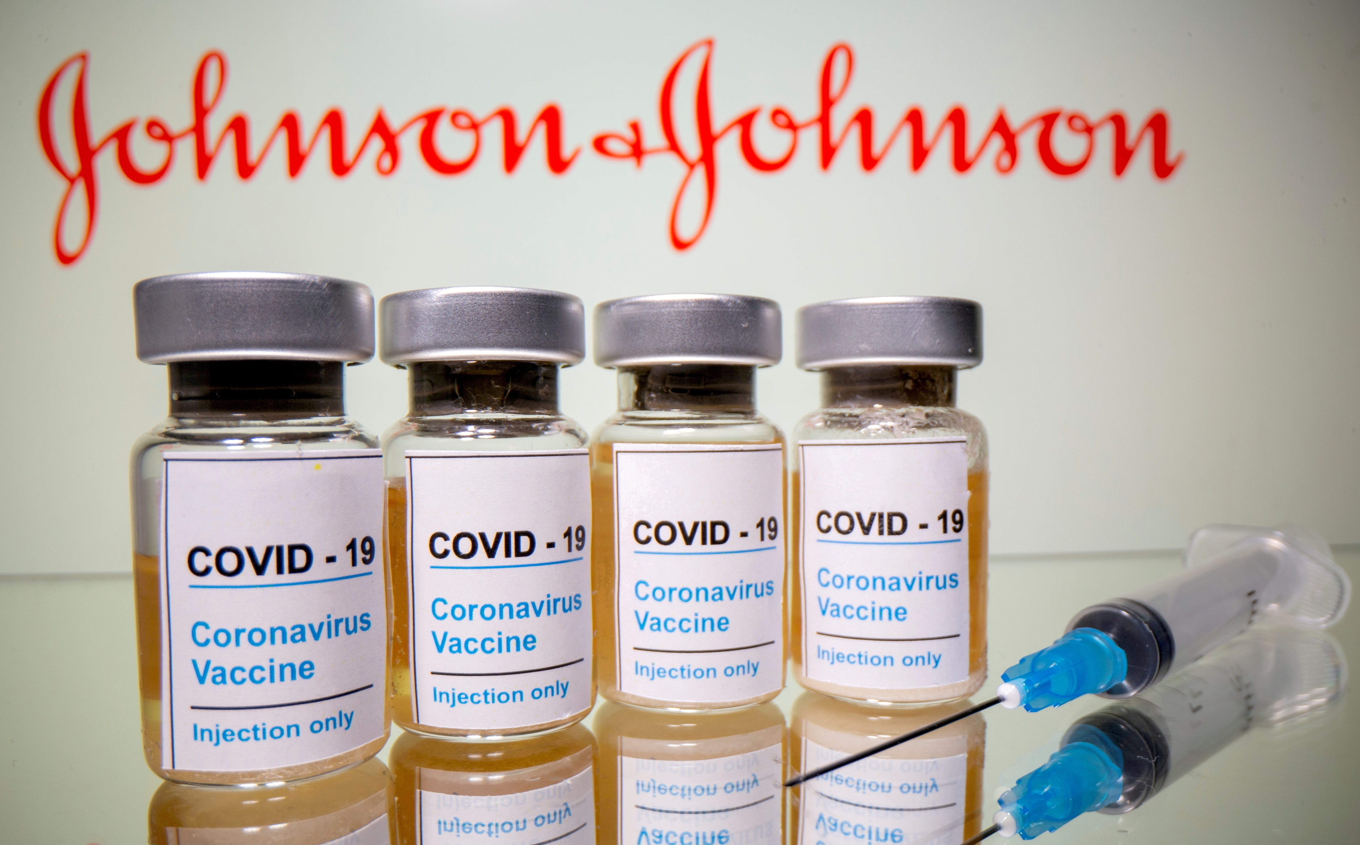 Chuyen gia FDA ung ho tiem mui vaccine Johnson & Johnson thu hai hinh anh