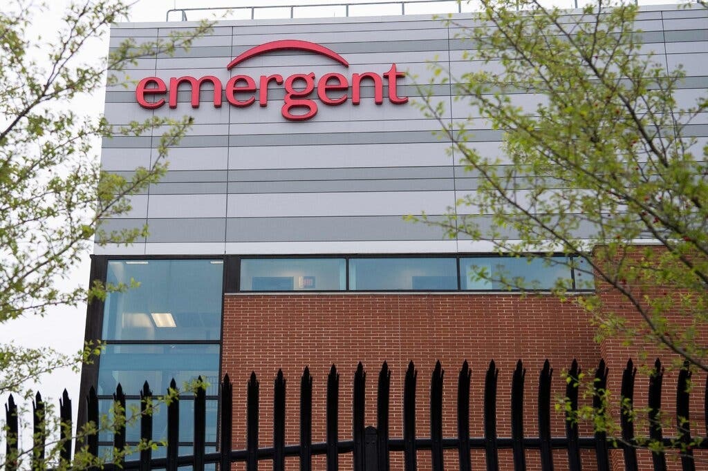 My cham dut hop dong vaccine Covid-19 anh 1