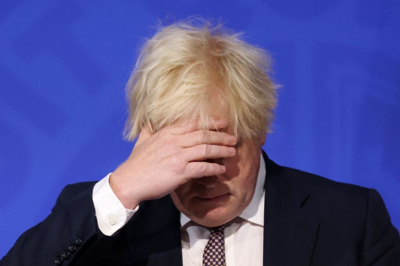 Ghe thu tuong Anh lung lay hinh anh