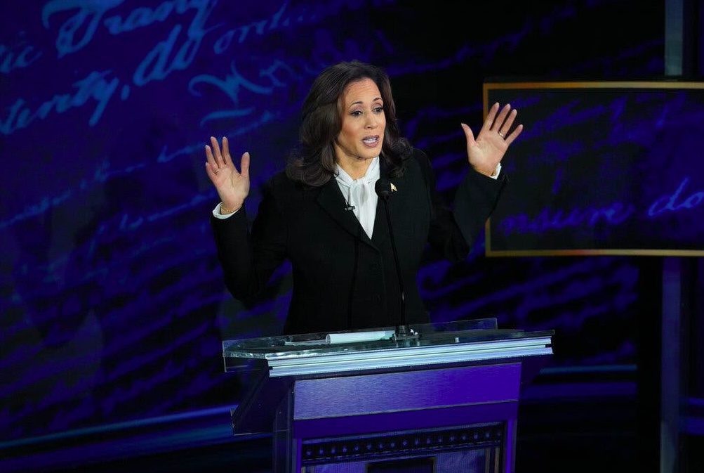 Ba Harris vot len truoc nhung chua the cho ong Trump 'do van' hinh anh