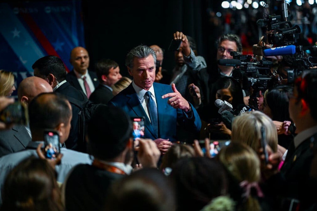 tranh luan Trump Harris anh 2