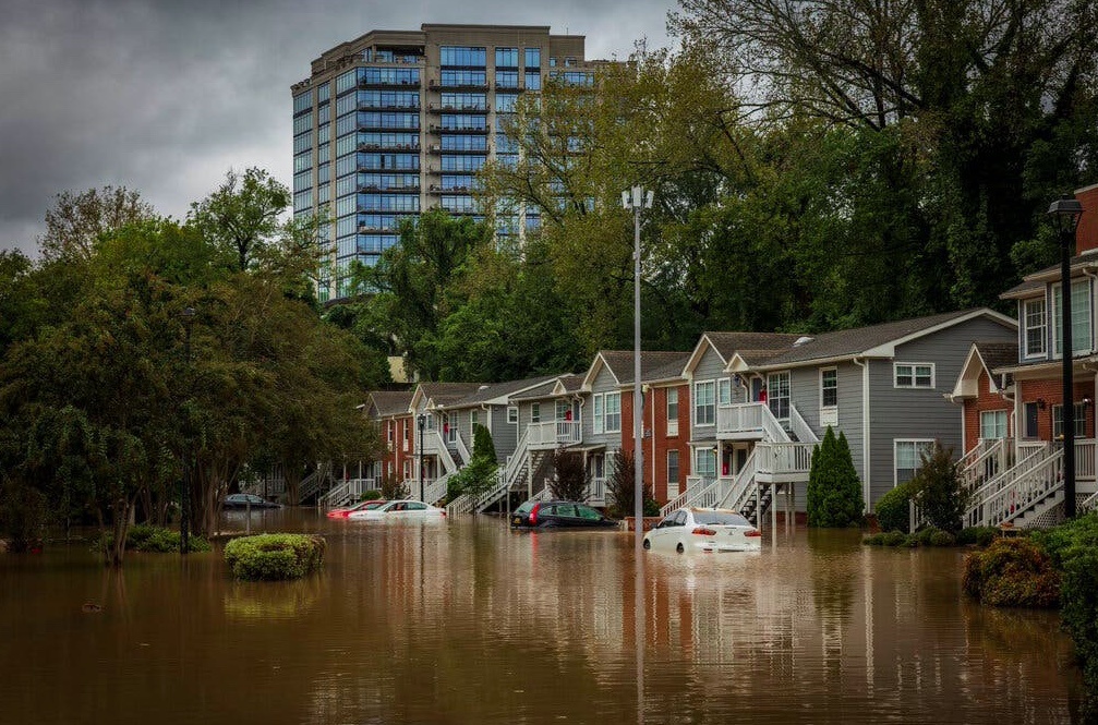 Hon 120 nguoi chet o My sau con bao lich su Helene hinh anh