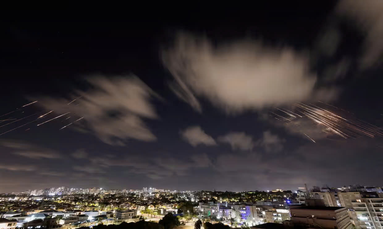 Toan canh vu Iran ban 180 ten lua vao Israel hinh anh