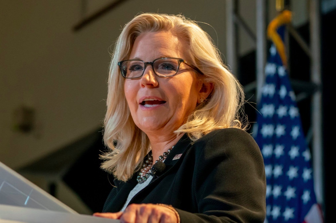 Ba Liz Cheney se 'xung tran' cung ba Harris o Wisconsin hinh anh