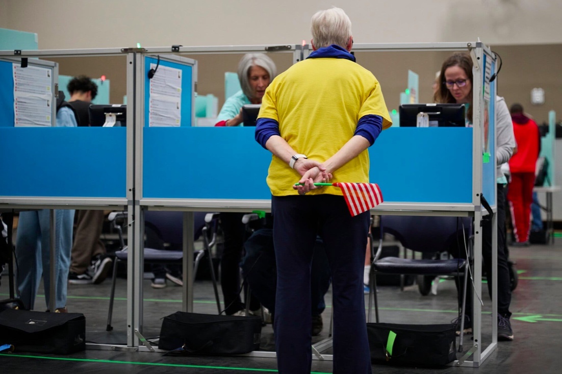 Nguoi My do xo di bo phieu som hinh anh