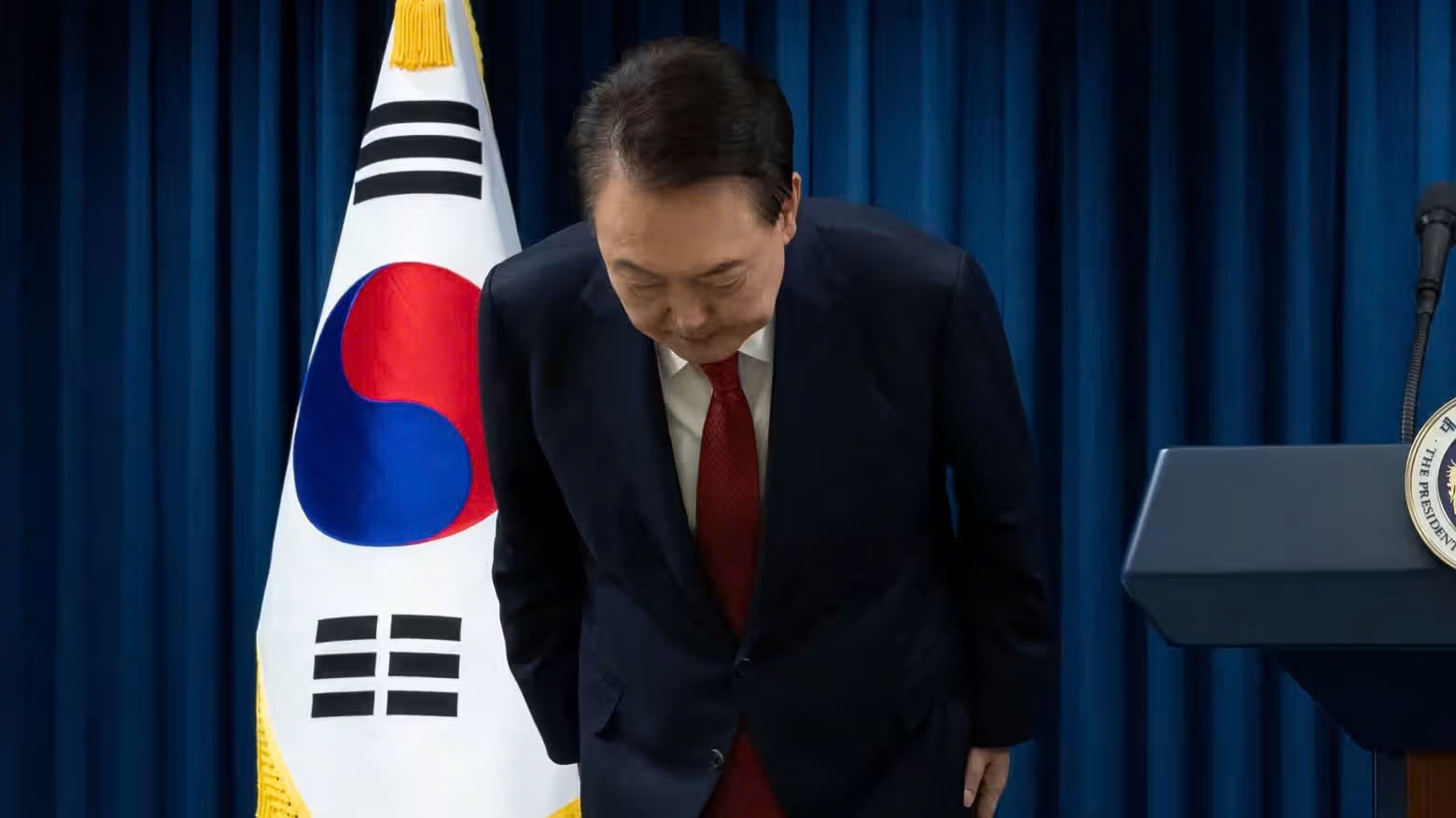 Dien bien kich tinh o cuoc bo phieu du luat luan toi tong thong Han hinh anh