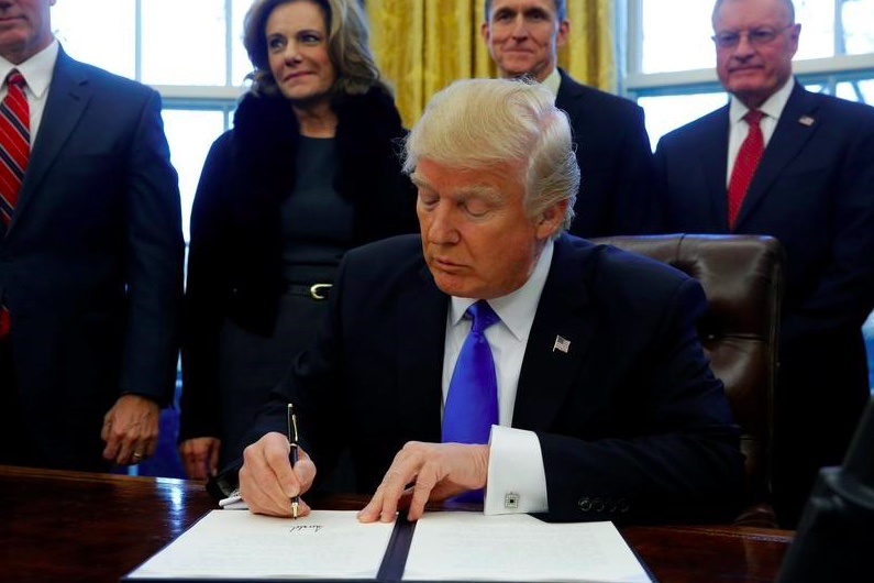 Ong Trump se dao nguoc hang loat sac lenh cua ong Biden khi nham chuc hinh anh