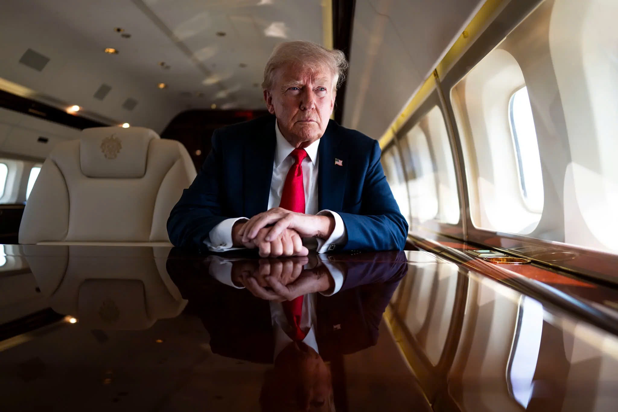 Ong Trump ra quyet dinh bat ngo giua chuyen bay toi gap ong Biden hinh anh