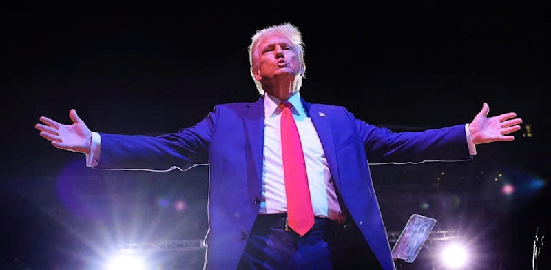 Ong Trump bo nhiem hai vi tri lanh dao kinh te quan trong hinh anh