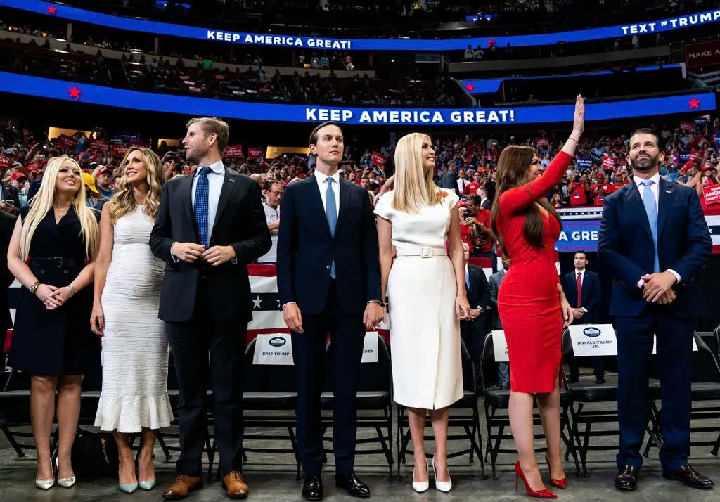 2 su lua chon gay sung sot cua ong Trump hinh anh