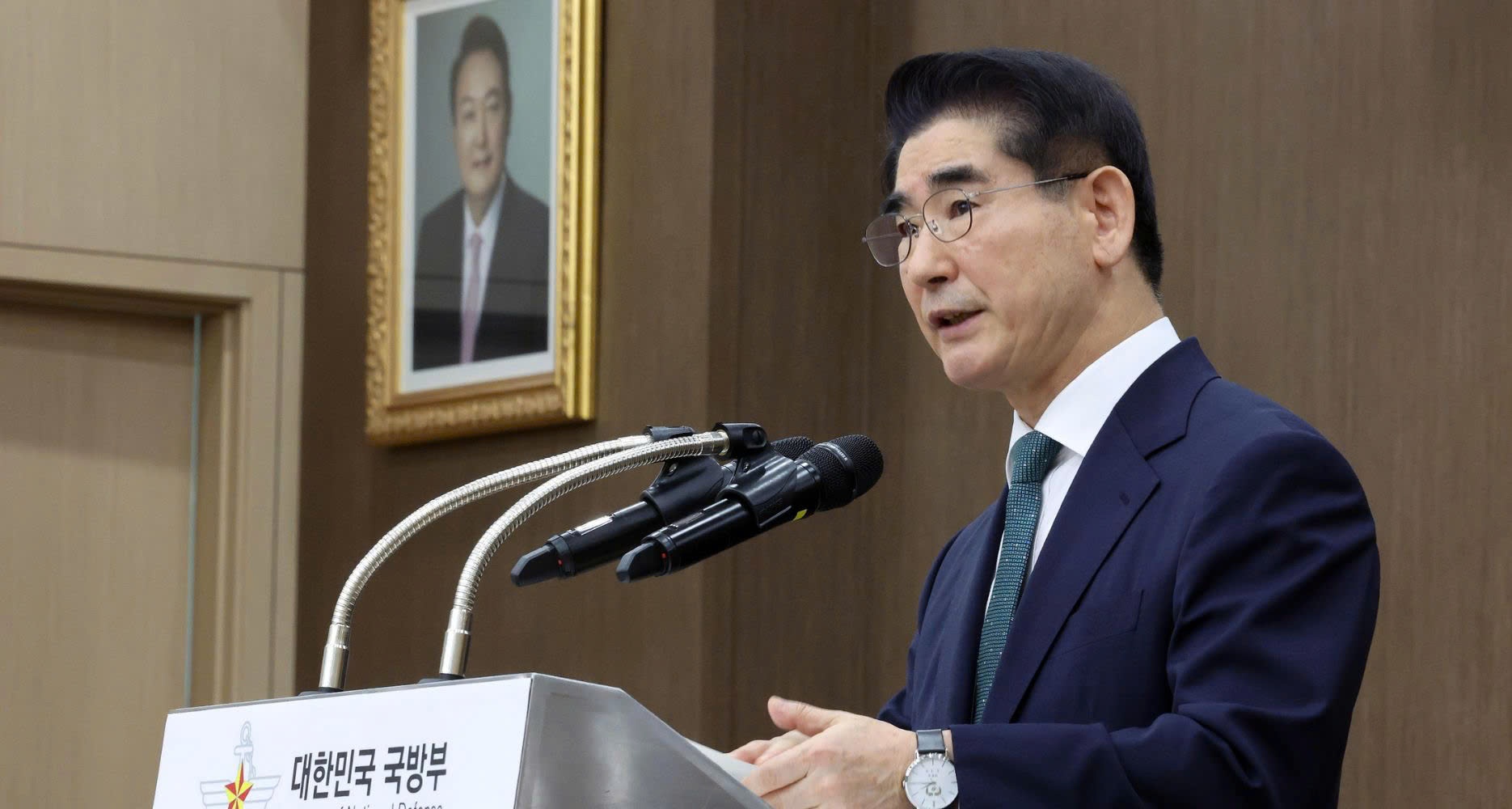 Bo truong Quoc phong Han Quoc tu chuc hinh anh