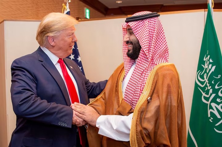 Thai tu Saudi Arabia muon dau tu 600 ty USD de ong Trump 'pha le' hinh anh