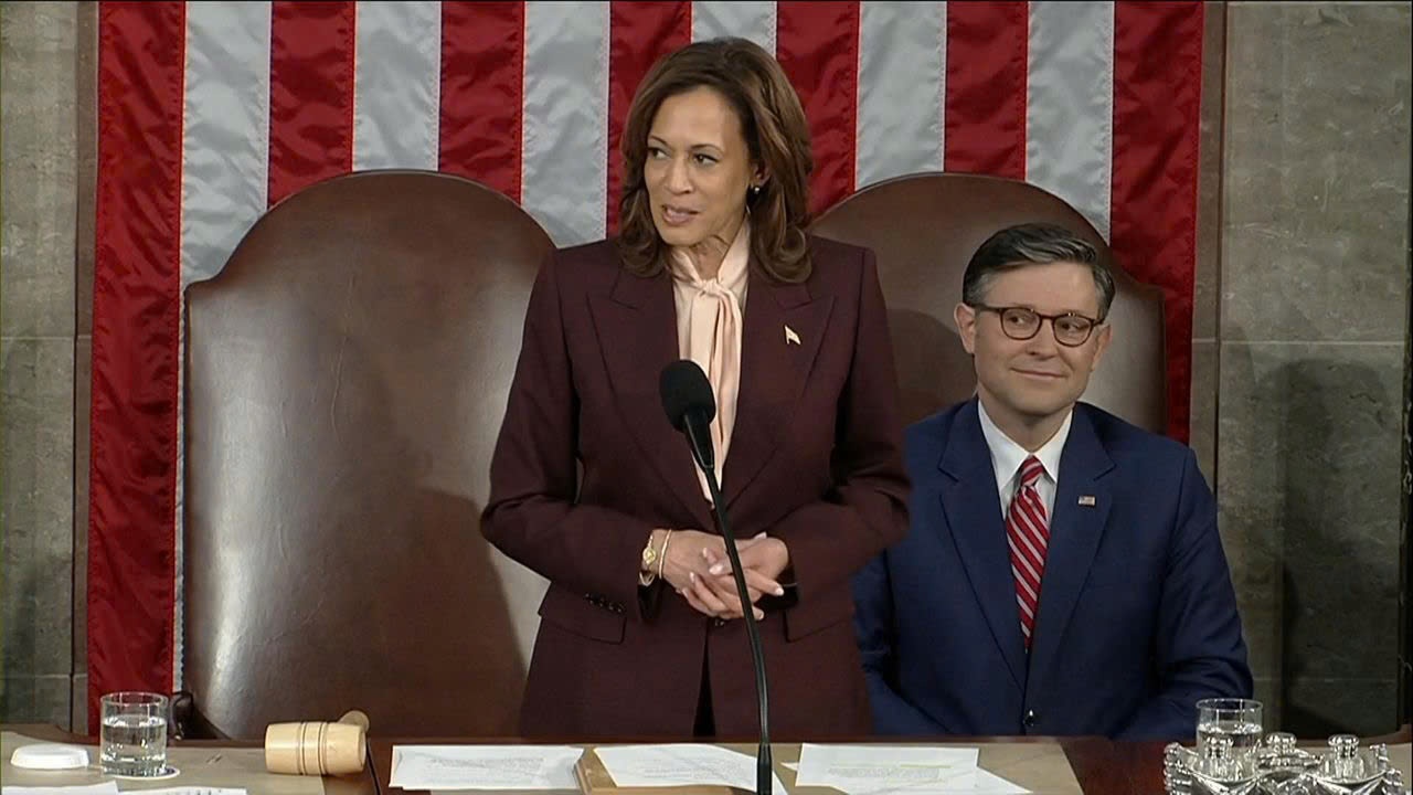 Ba Harris go bua xac nhan chien thang cua ong Trump hinh anh