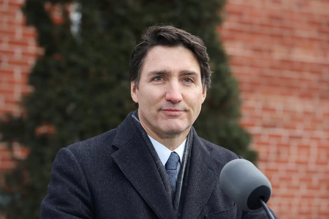 Thu tuong Canada Justin Trudeau phat bieu ve viec tu chuc hinh anh