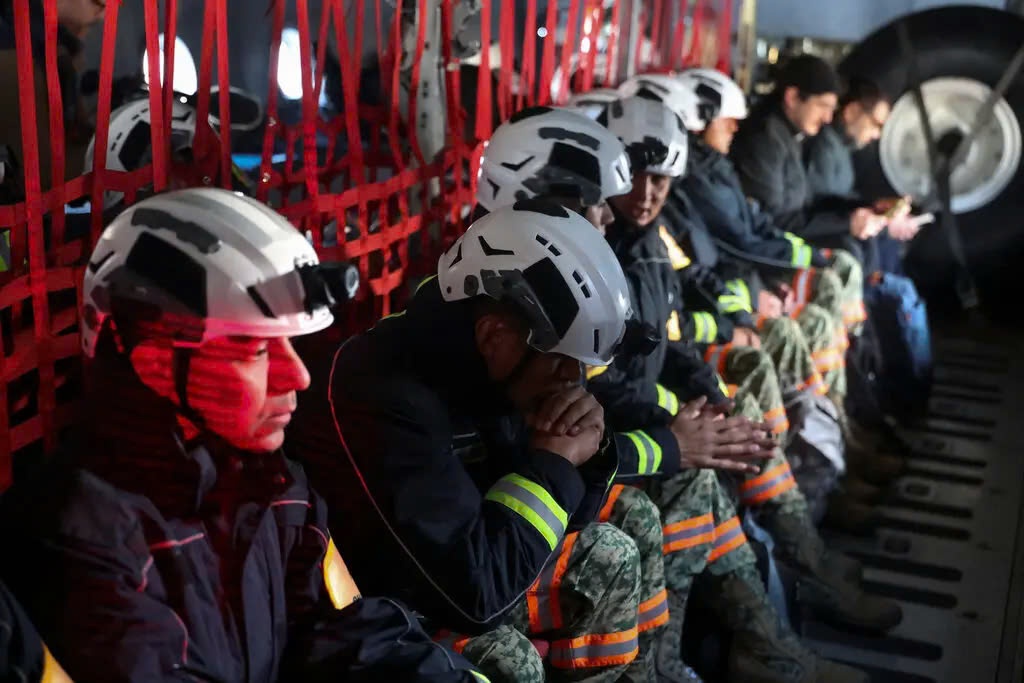 Nhieu nuoc huy dong luc luong cuu hoa toi tro giup California hinh anh