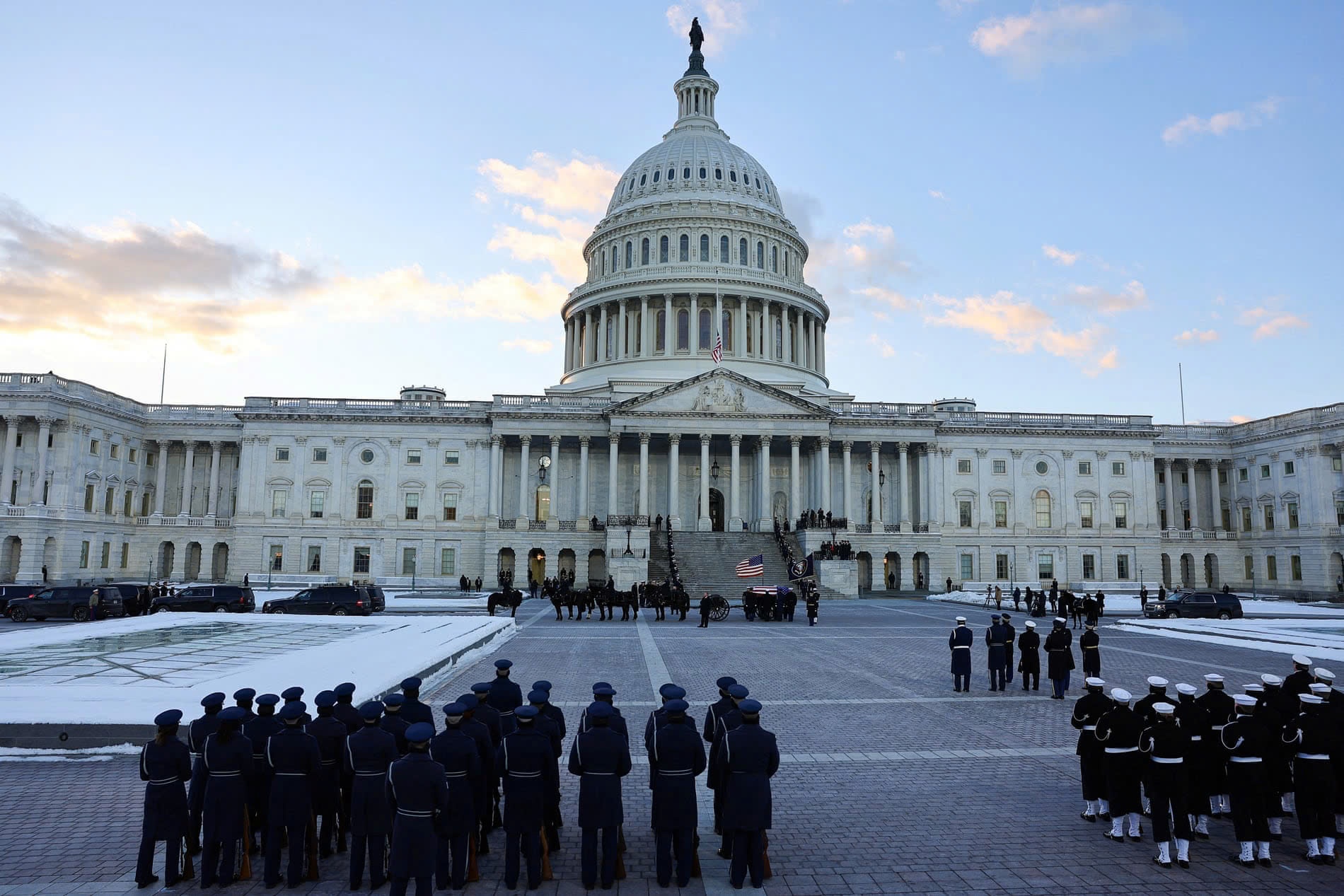 Linh cuu co Tong thong My Jimmy Carter duoc dua ve Washington hinh anh