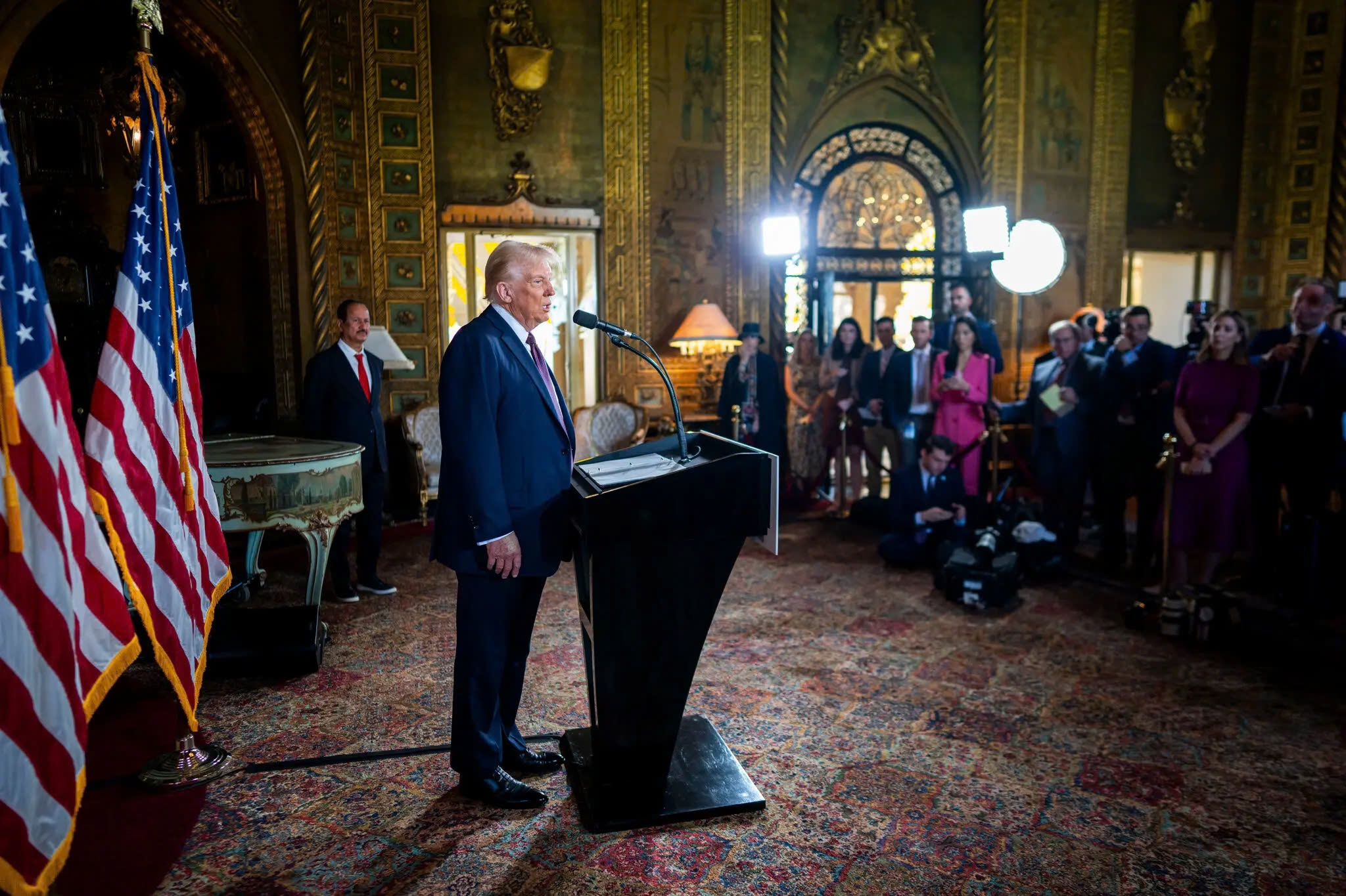 Toan tinh cua ong Trump hinh anh