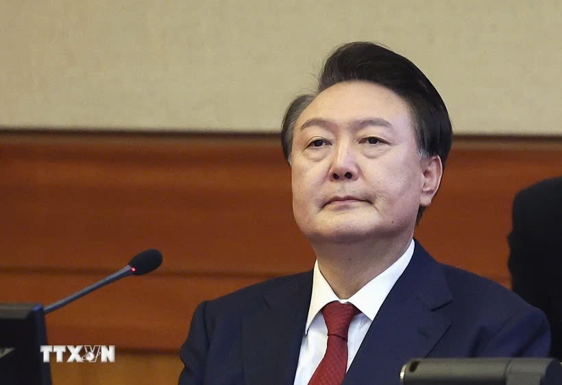 Tong thong Han Quoc Yoon Suk Yeol doi mat cao buoc noi loan hinh anh