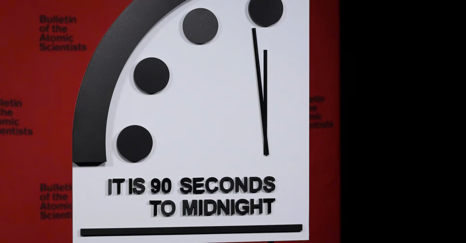 'Dong ho Tan the' tien sat moc diet vong hon bao gio het hinh anh