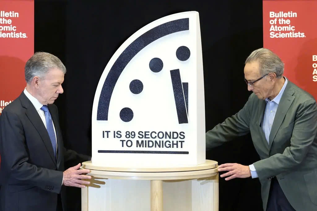 dong ho tan the anh 1