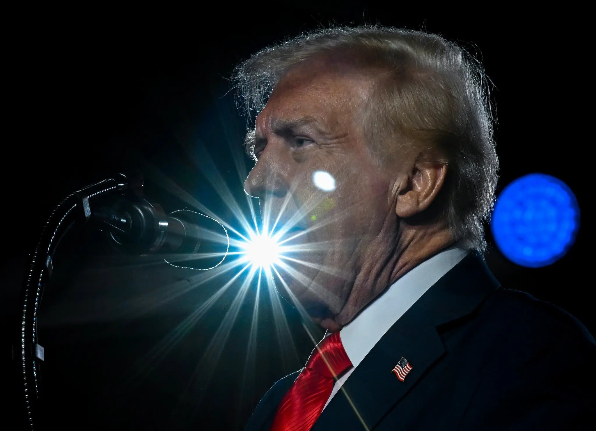 Chien dich sa thai cua ong Trump gay choang vang hinh anh