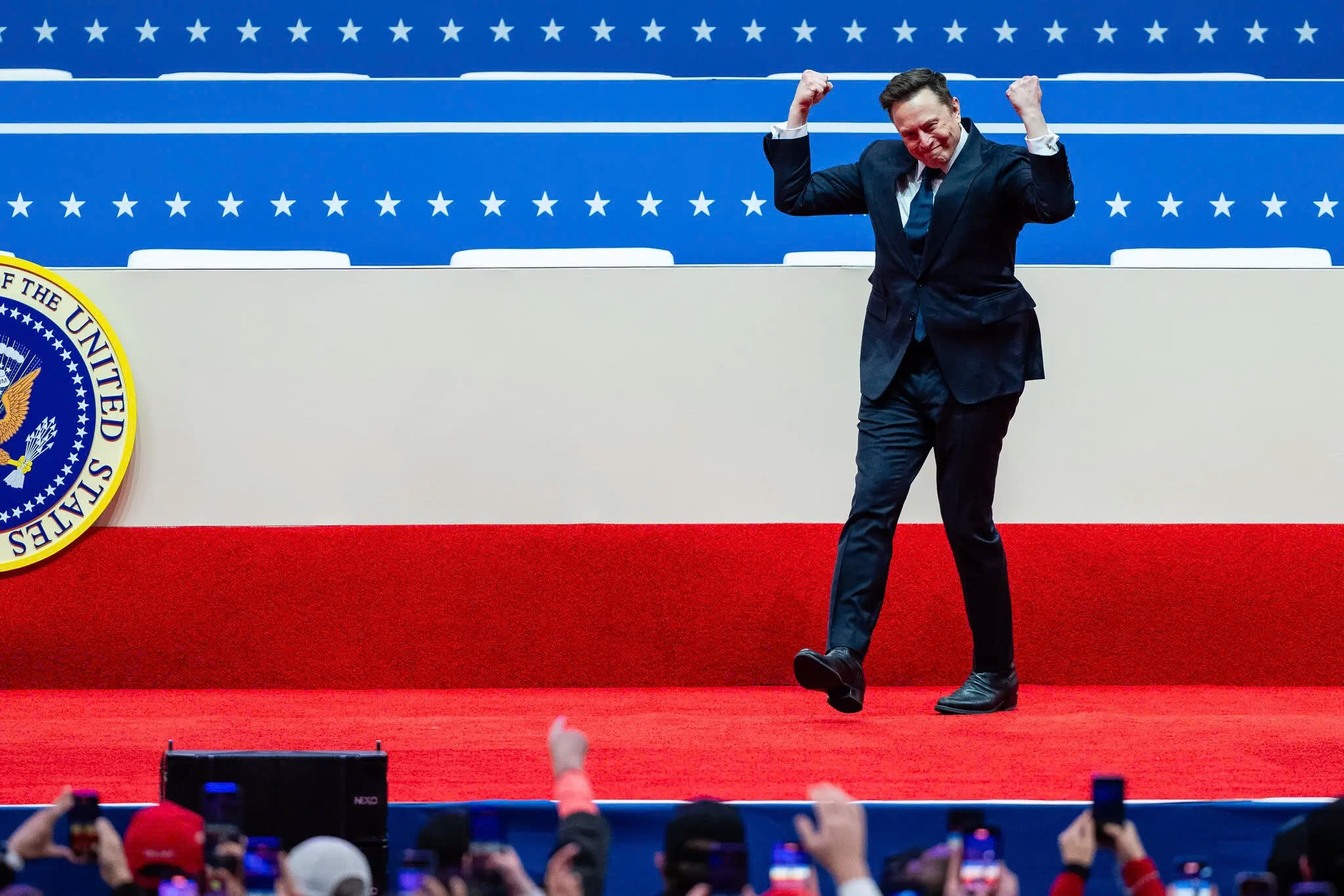 Elon Musk bi 'nhac nho' hinh anh