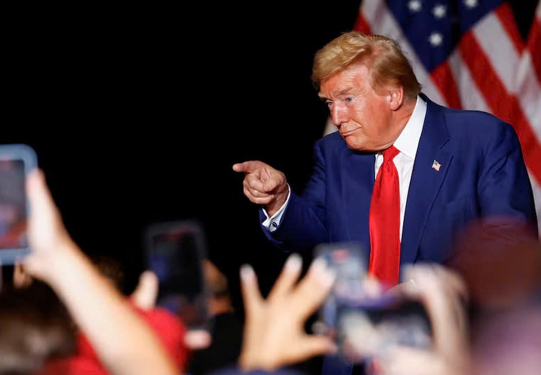 Ong Trump thach thuc nhanh quyen luc tu phap hinh anh