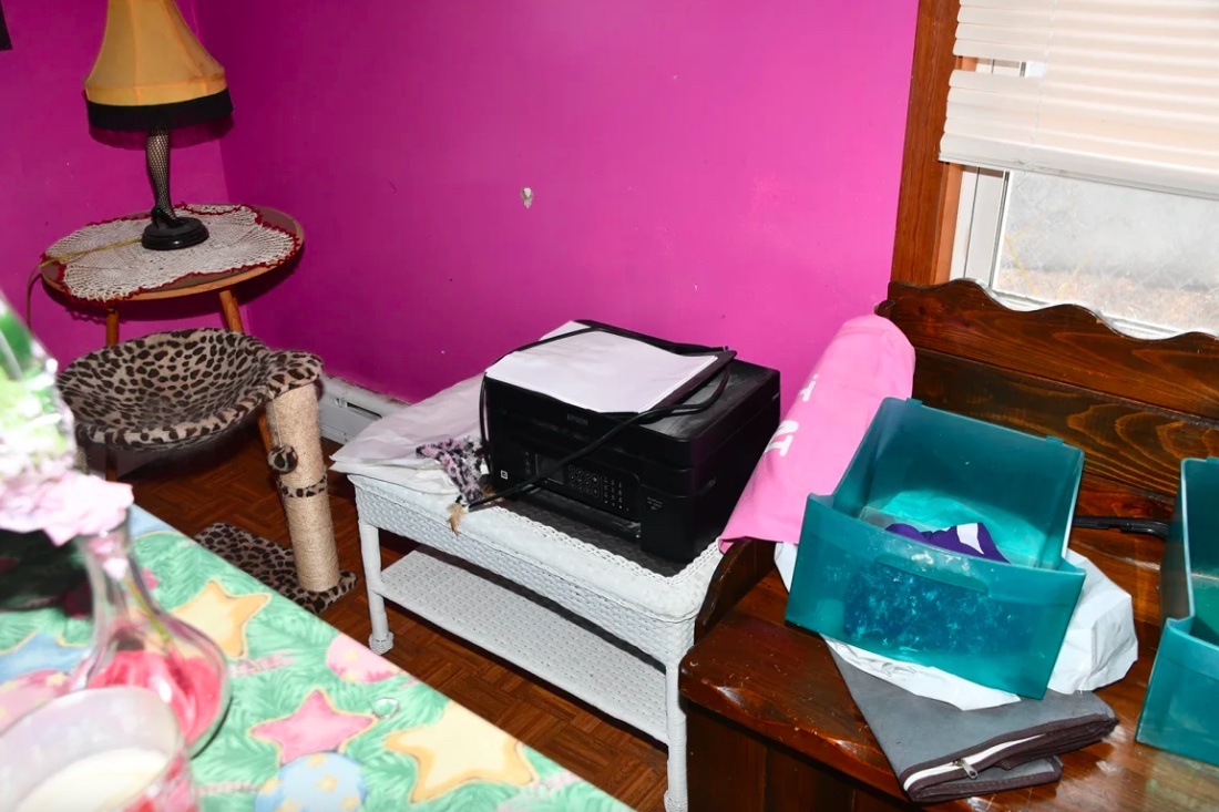 Nguoi dan ong bi me ke giam cam suot 20 nam hinh anh