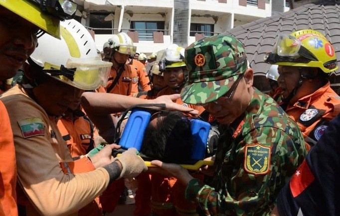 Bo doi Viet Nam tham gia giai cuu nguoi ket duoi dong do nat o Myanmar hinh anh