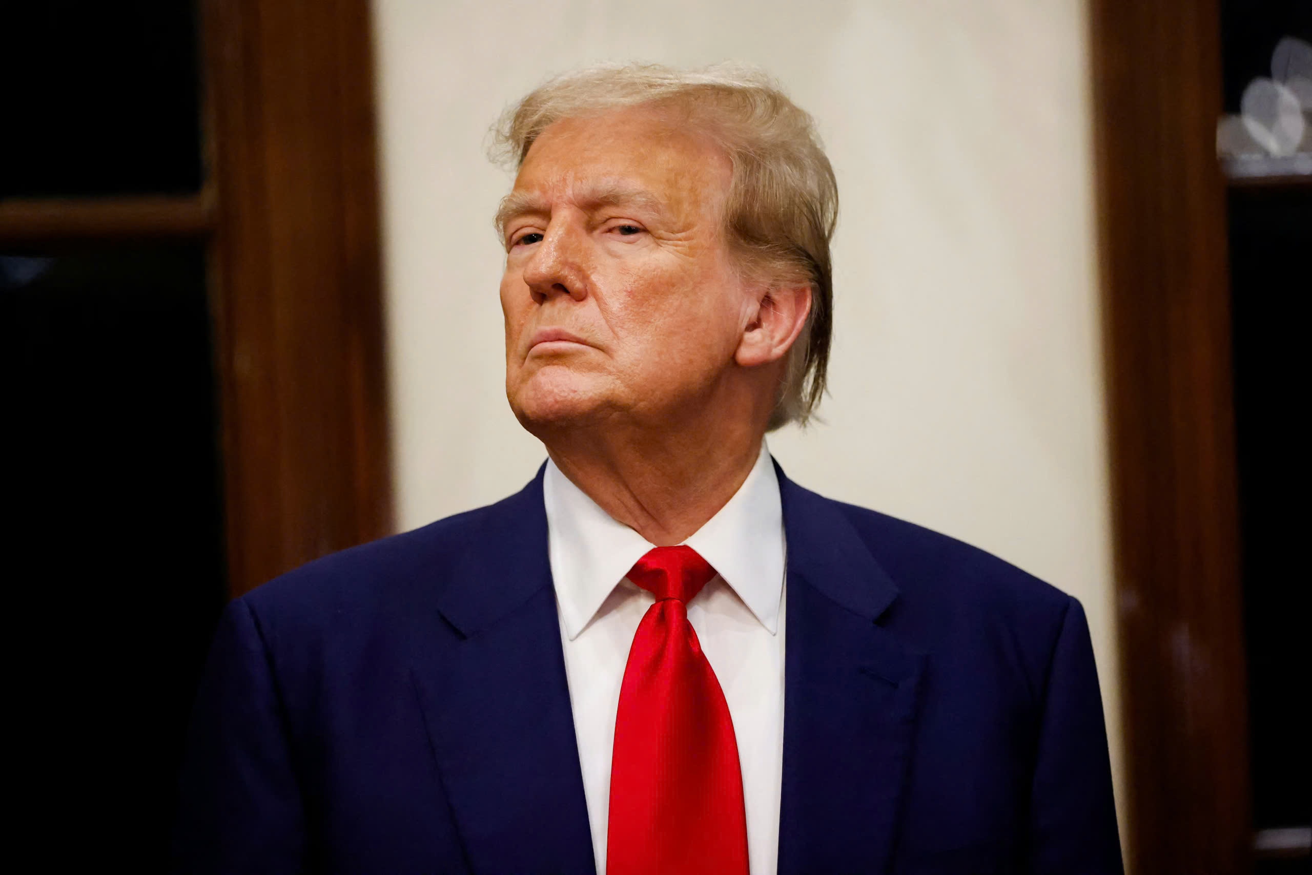 Donald Trump lenh hanh phap anh 1