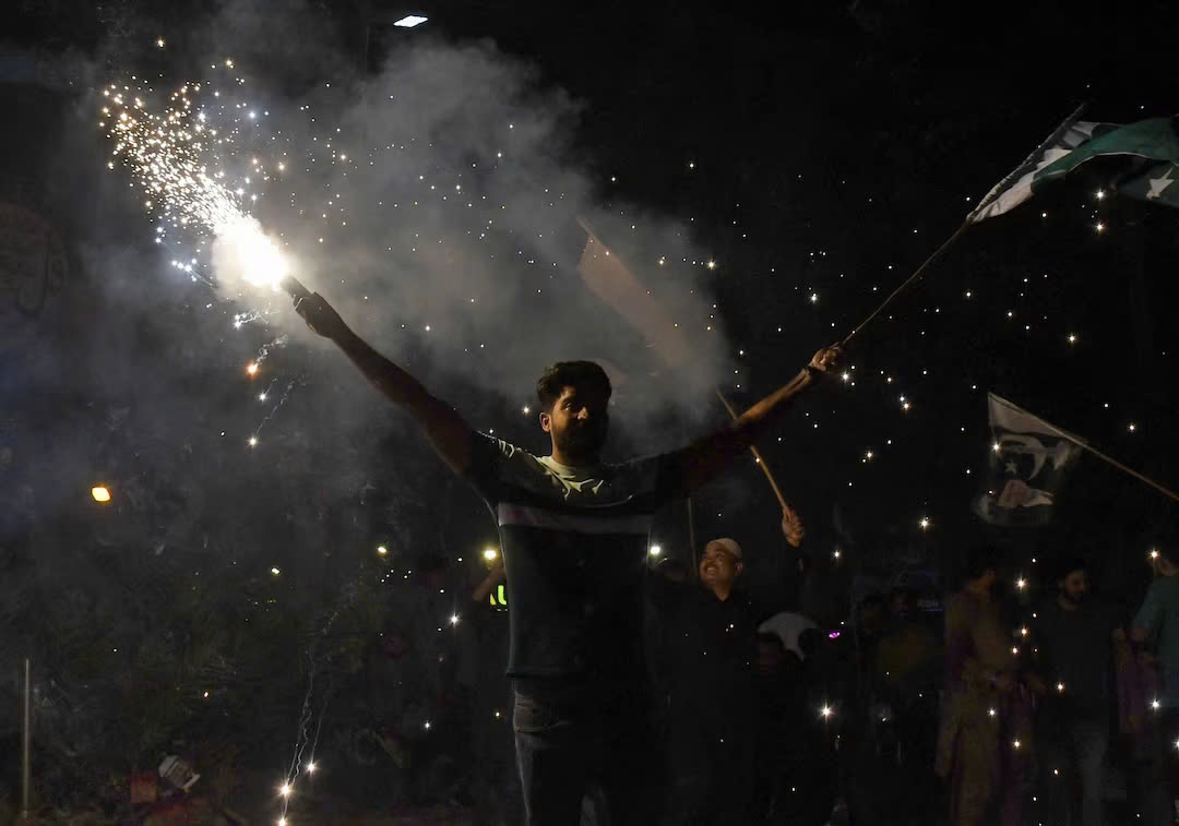 An Do va Pakistan cung tuyen bo chien thang sau lenh ngung ban hinh anh